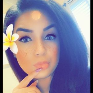 Meet your Posher, Dania